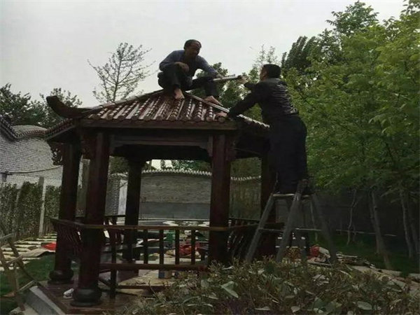 天津古典碳化木凉亭