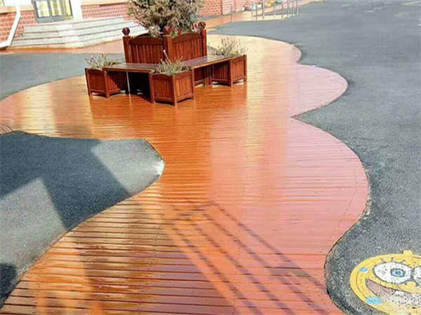 建材选购指南：阳台木地板 用防腐木才是最优选择