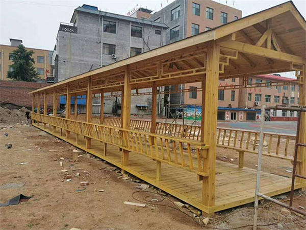 在选择建筑防腐木木屋时应如何选择木材